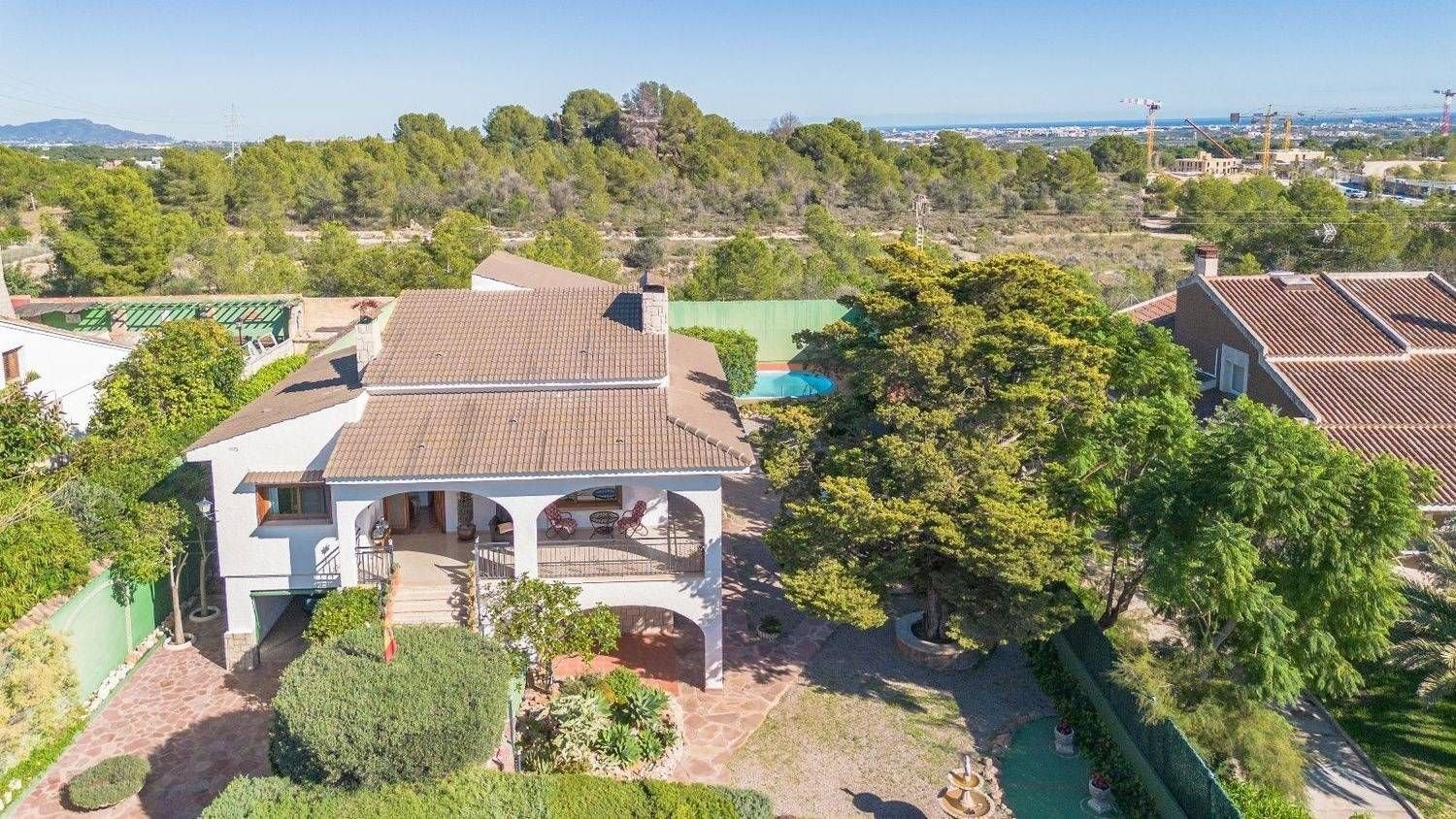 Venta chalet de lujo en Cruz de Gracia (Godella): Piscina y seguridad 24h