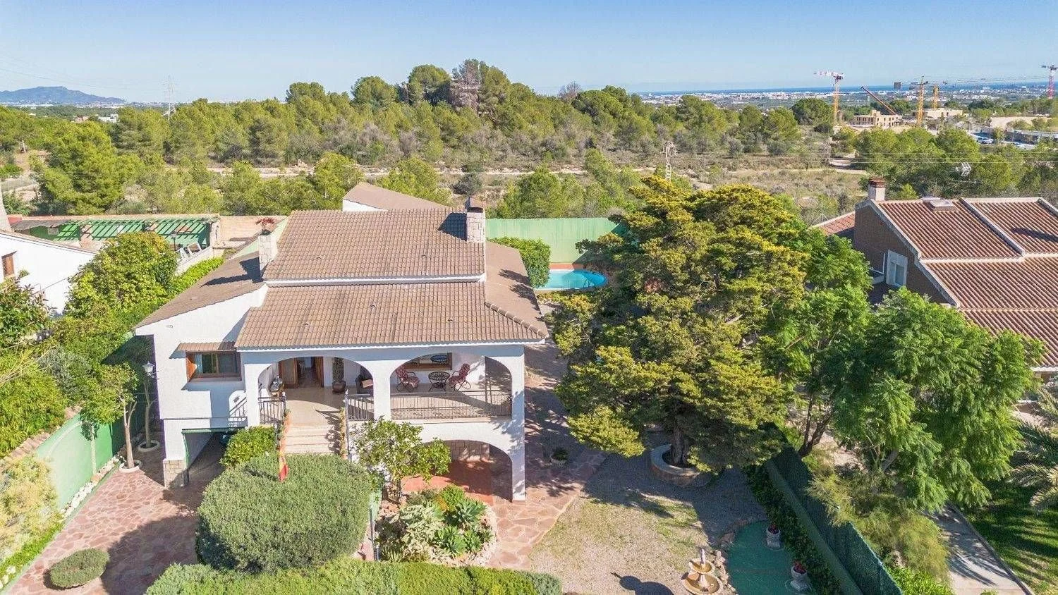 Venta chalet de lujo en Cruz de Gracia (Godella): Piscina y seguridad 24h